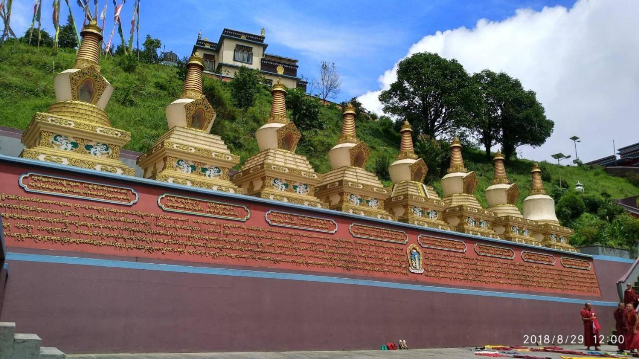 Tibet Homestay Rishop Exteriör bild