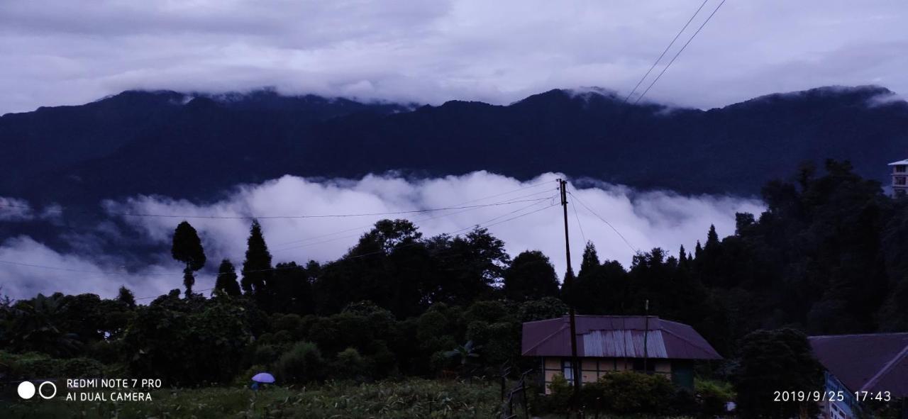 Tibet Homestay Rishop Exteriör bild